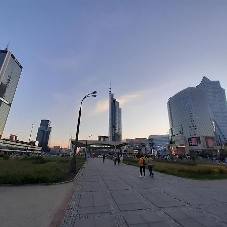 شقة Centrum Zlote Tarasy Metro Rondo Onz Balkon وارسو المظهر الخارجي الصورة