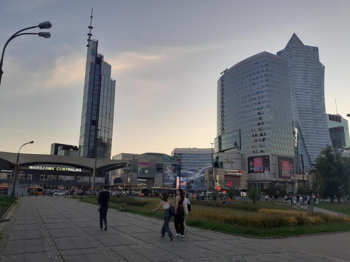 شقة Centrum Zlote Tarasy Metro Rondo Onz Balkon وارسو المظهر الخارجي الصورة